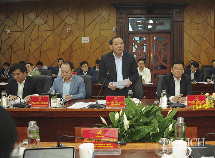 Bộ trưởng Bộ VHTTDL Nguyễn Văn Hùng phát biểu tại buổi làm việc